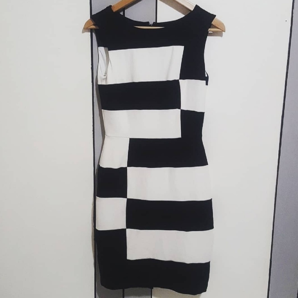 WHBM black and white geometric sleeveless dress